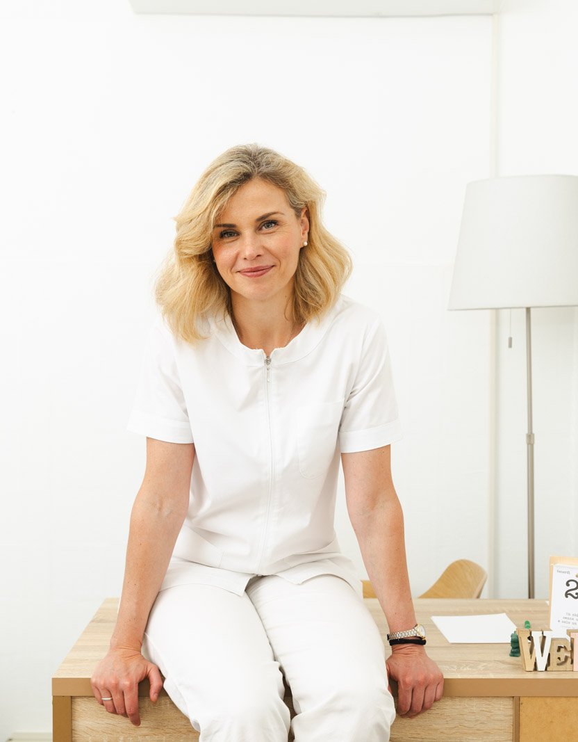 Dr.ssa Michela Aielli, fisioterapista, nel suo studio a Parma