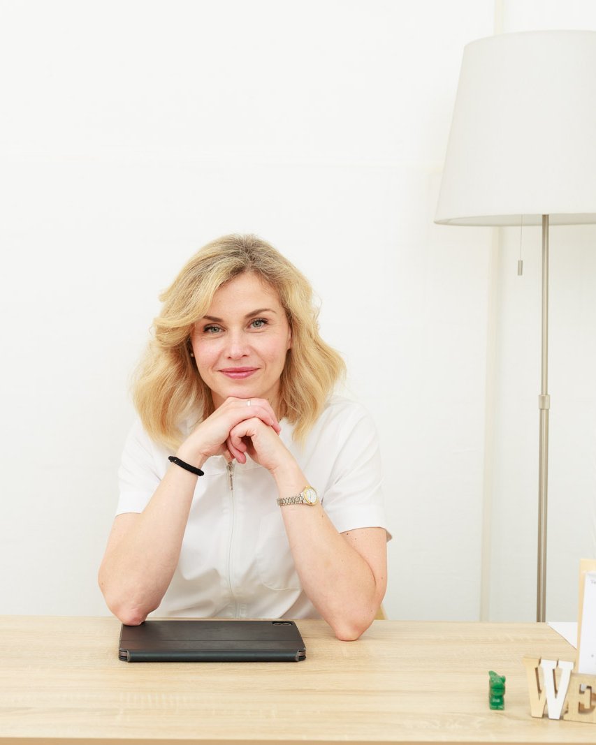 Michela Aielli calibra un piano di esercizi personalizzato nel suo studio